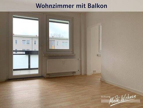 Wohnzimmer mit Balkon - 
