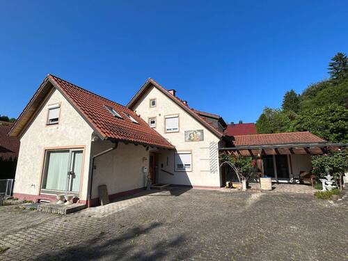 Hofbereich - 7 Zimmer Einfamilienhaus zum Kaufen in Wartenberg