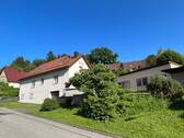 Straßenseitig von Nord-West - 7 Zimmer Einfamilienhaus in Wartenberg