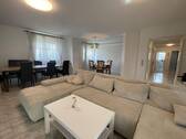 Wohnzimmer - 1 Zimmer Mehrfamilienhaus, Wohnhaus zum Kaufen in Herforst