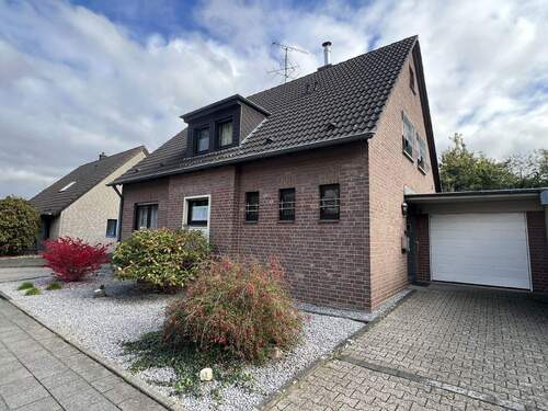 Bild 1 - Freistehendes Einfamilienhaus mit Garage in Ortskernlage von 41189 Mönchengladbach-Wickrath