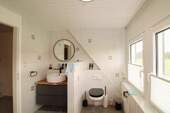Badezimmer OG - 5 Zimmer Einfamilienhaus zum Kaufen in Großefehn
