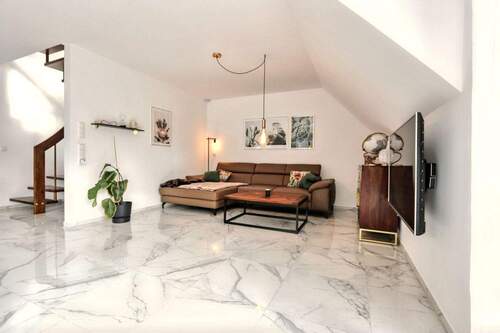 Wohnzimmer - 4 Zimmer Etagenwohnung in Heilsbronn