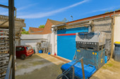Innenhof mit Rolltor - 