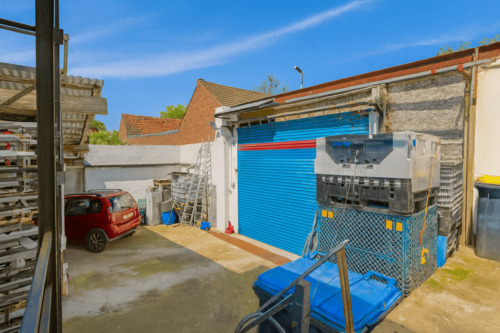 Innenhof mit Rolltor - 