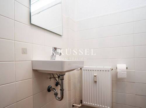 ... mit angrenzendem Gäste-WC - 5 Zimmer Etagenwohnung in Lingen