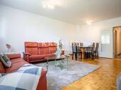 Ein großzügiges Wohnzimmer mit anschließendem Balkon - Etagenwohnung mit 102,10 m&sup2; in Lingen zum Kaufen