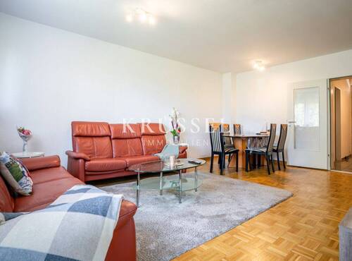 Ein großzügiges Wohnzimmer mit anschließendem Balkon - Etagenwohnung mit 102,10 m&sup2; in Lingen zum Kaufen