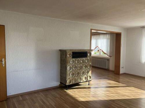 Wohnzimmer Kachelofen.JPG - 