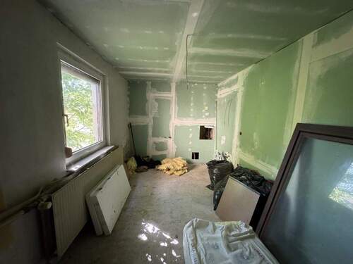 begonnene Sanierung im EG - 