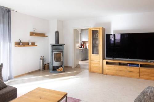Blick zum Schwedenofen - 4 Zimmer Etagenwohnung zum Kaufen in Herrischried