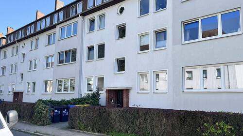 Außenansicht - 3-Zimmer-Wohnung mit Gestaltungsspielraum in ruhiger, innenstadtnaher Lage