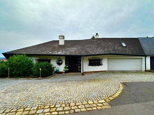 PHOTO-2025-05-30-10-25-35 3.jpg - Amberg Luxus Immobilie mit Indoor Pool in 1A Lage