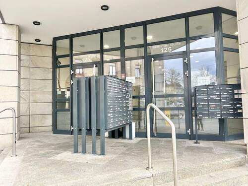 Hauseingang - 1 Zimmer Etagenwohnung zum Kaufen in Fürth