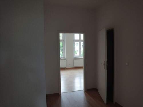 Flur (Blick ins Schlafzimmer) - 