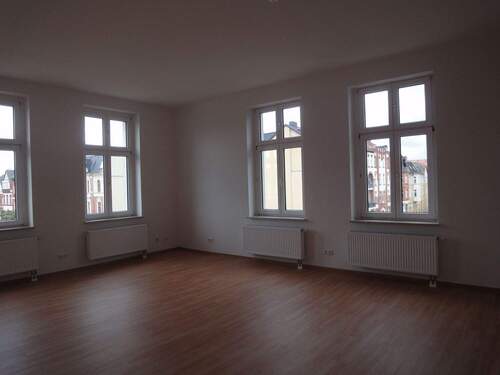 Wohnzimmer - 4 Zimmer Etagenwohnung zur Miete in Dessau-Roßlau