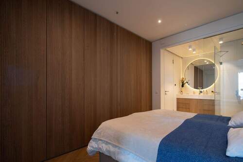 Schlafzimmer mit Einbauschränken - 