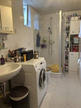 Bad mit Dusche im EG - 