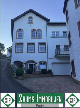 Bild1 - Großes Mehrfamilienhaus mit 3 Wohneinheiten, 352 m² Wohnfläche - zentral in Mürlenbach