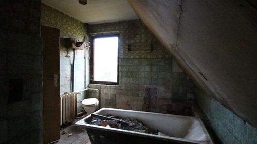 Bad im Dachgeschoss - 7 Zimmer Doppelhaushälfte in Blankenburg / Börnecke