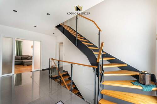 ...großzügiger Eingangsbereich... - 