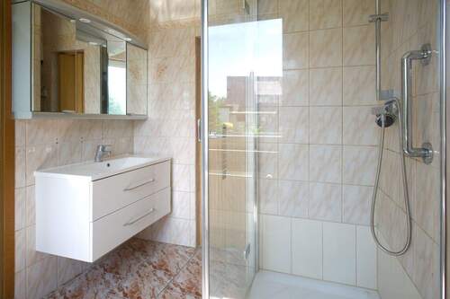 PR285-125Duschbad im EG - 