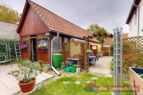 Nebengebäude mit Werkstatt, Garage und Gartenlaube - 