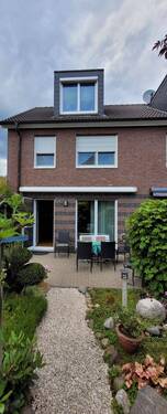 Rückansicht mit Terrasse - Wenn nicht dies, welches dann? Ganz viel Platz für Familie & Co