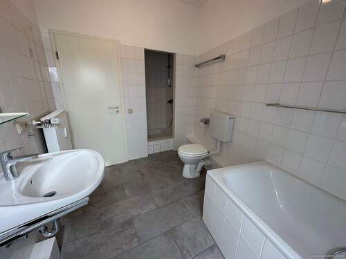 Badezimmer mit Dusche - 