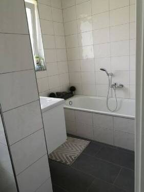Bad rechte Seite mit Wanne - 