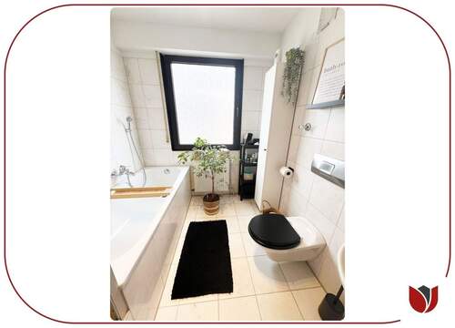 Modern und hell: Dusch-Wannen-Bad - 