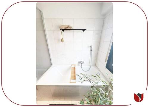 Dusch-Wannen-Bad mit Fenster - 