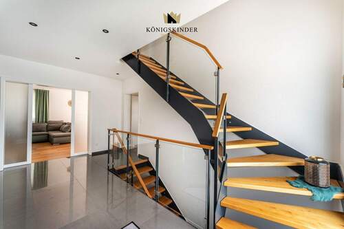 ...großzügiger Eingangsbereich... - 