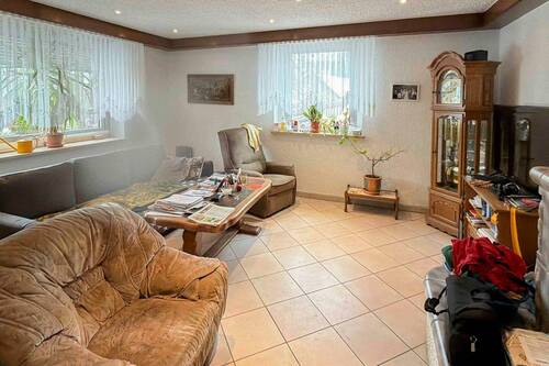 Wohnzimmer - 1 Zimmer Bauernhaus, Landhaus zum Kaufen in Rödental