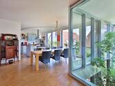 Heller, offener Essbereich und Küche - 7 Zimmer Einfamilienhaus in Waldenbuch