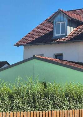Ansicht von Norden mit Carport - 5 Zimmer Doppelhaushälfte in Großmehring
