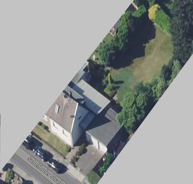 Vogelperspektive des gesamten Grundstücks - kleines Haus 70 m² in Tönisvorst - mit Anbaupotential, 624 m² Grundstück