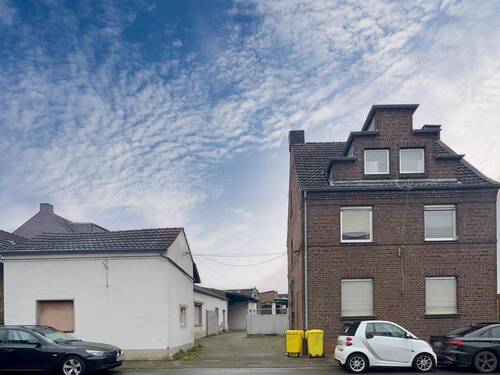Hofaußenansicht - Großzügiges Grundstück mit 1.264 m² in Toplage von Neuss-Holzheim