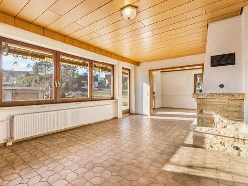 Wohn- und Esszimmer mit Zugang zur Terrasse EG - 