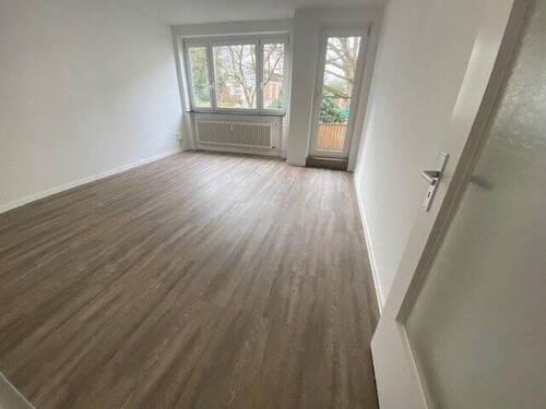 Wohnzimmer - HH-Billstedt - Oberschleems - Teilsanierte 2,5 Zi.-Whg.65m² Vollbad mit Fenster, EBK, Balkon € 880,- zzgl. BK