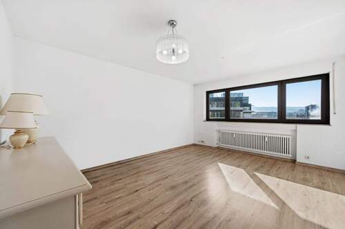 Wohn- und Esszimmer - 2 Zimmer Etagenwohnung zum Kaufen in Stuttgart