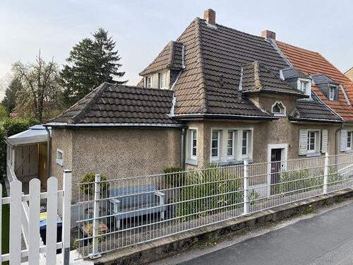 Hausansicht von der Straße - 5 Zimmer Doppelhaushälfte zum Kaufen in Köln