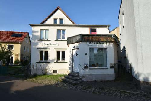 Straßenansicht - Stadthaus mit Nebengebäude in Radebeul
