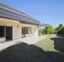 Doppelhaushälfte mit Sonne, Garten und großzügigem Raumangebot - Nufringen