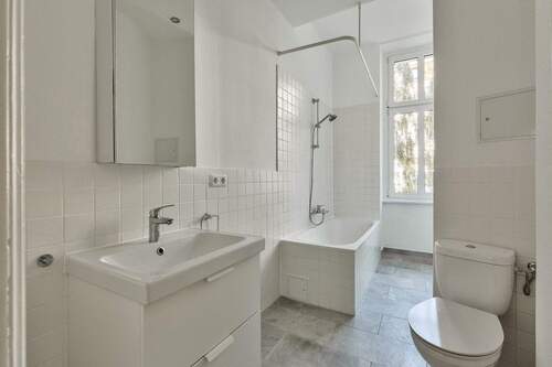 Tagesbelichtetes Wannenbad - 