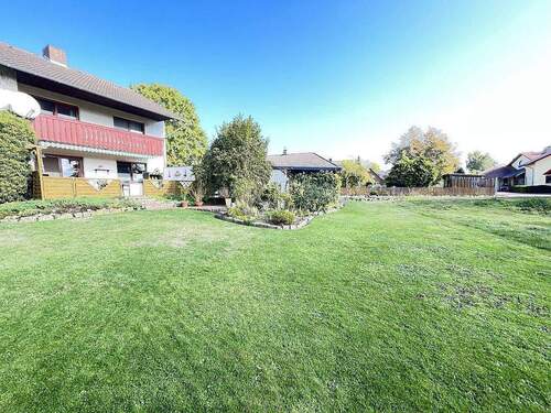 Hausansicht mit Garten - 7 Zimmer Mehrfamilienhaus, Wohnhaus zum Kaufen in Minden