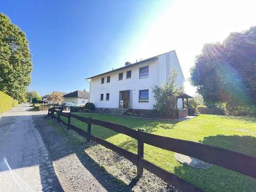 Hausansicht von Straße - 7 Zimmer Mehrfamilienhaus, Wohnhaus in Minden