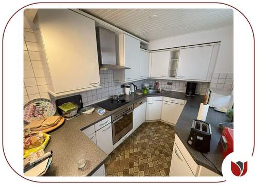 Zweckmäßige Küche im bergischen Stil - 