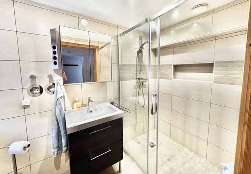 Duschbad (2) - Wohnung OG, Gebäude 2 - 