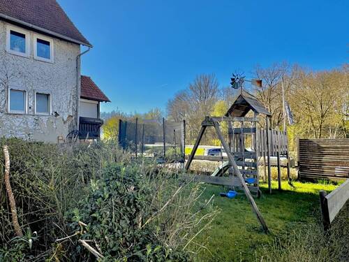 Gartenbereich neben dem Haus - 